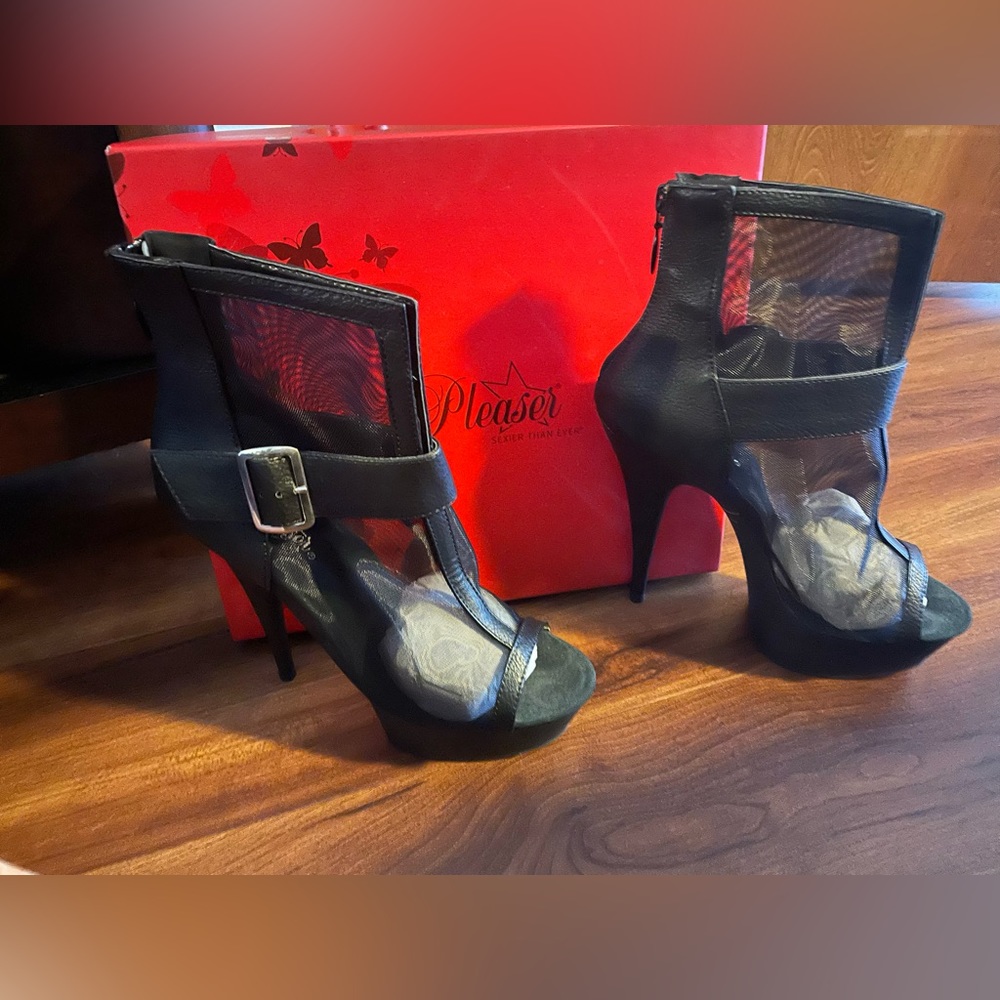 Pleaser Faux Leather Pinup Platforms!